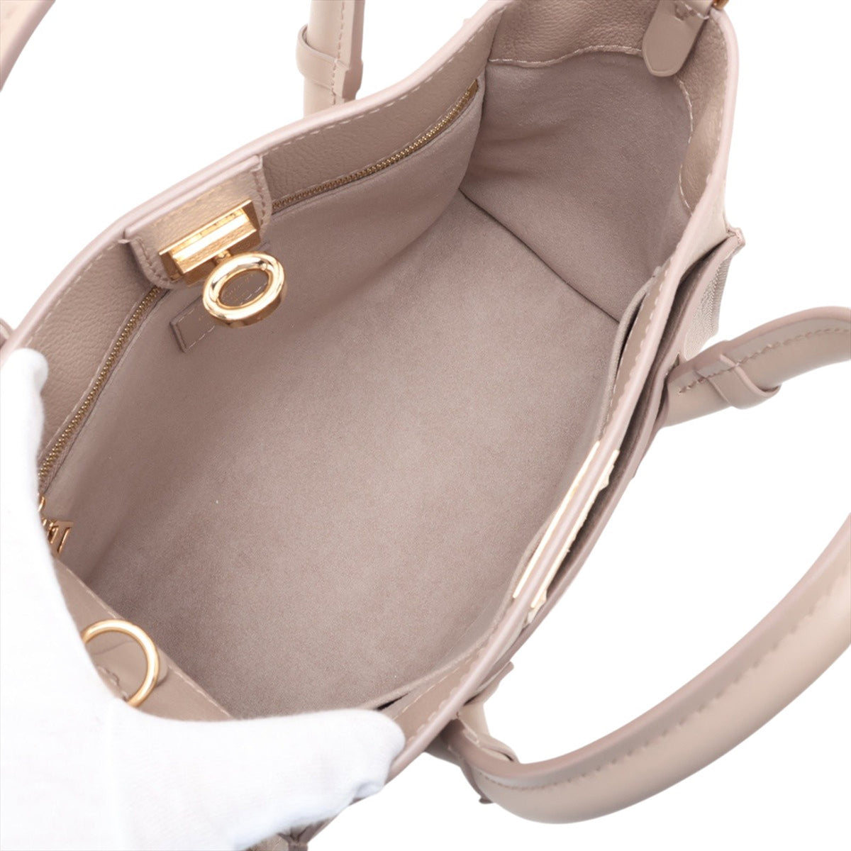 Louis Vuitton Mahina On My Side PM — Beige