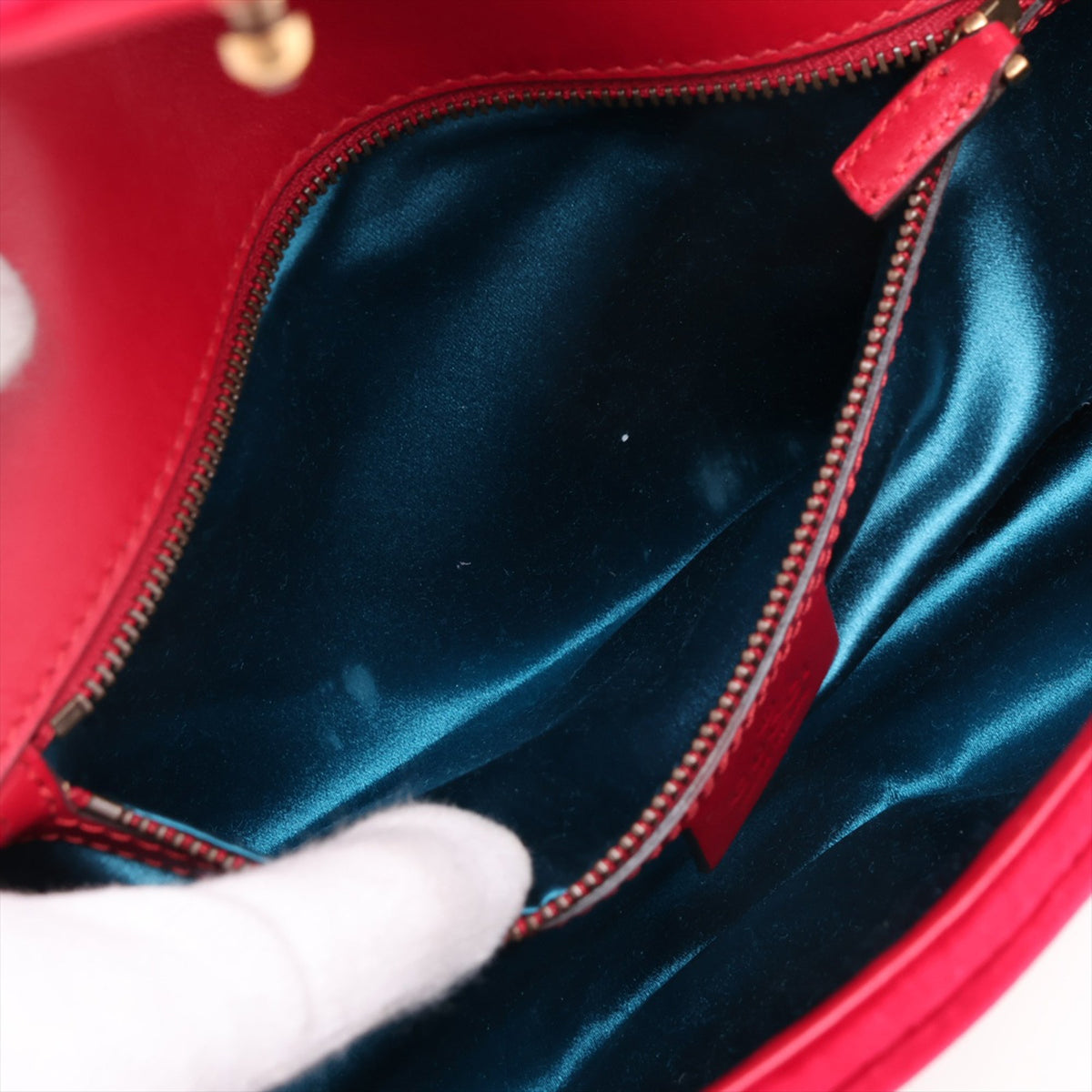 Gucci Medium GG Marmont Matelasse Velvet Shoulder Bag — Red