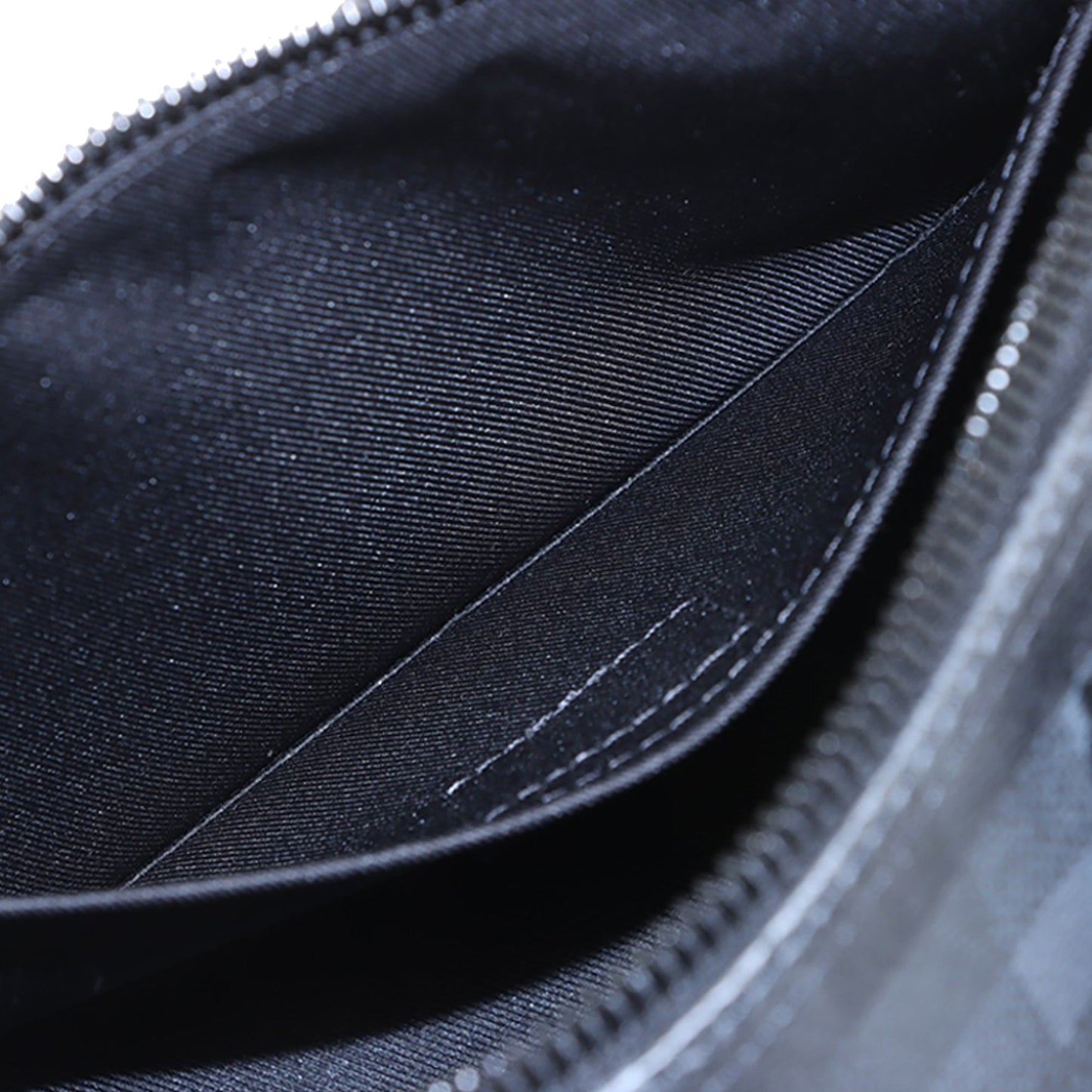 Louis Vuitton Damoflage Keepall Bandouliere 25