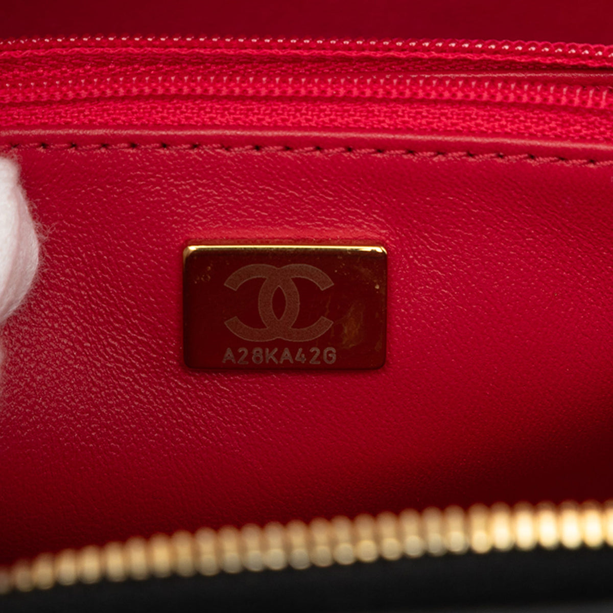 Chanel Quilted Lambskin CC Bubble Vanity Case With Chain — Black