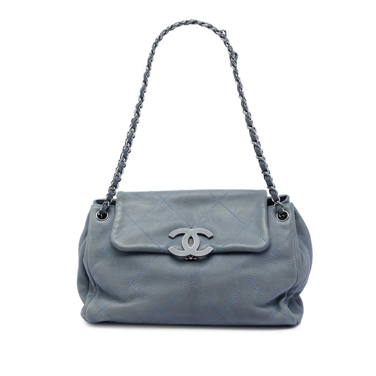 Chanel Quilted Calfskin Hamptons Accordion Flap