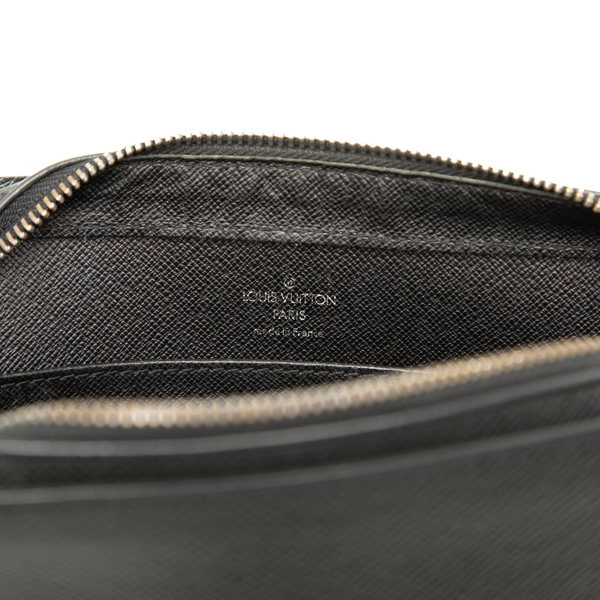 Louis Vuitton Taiga Pochette Baikal