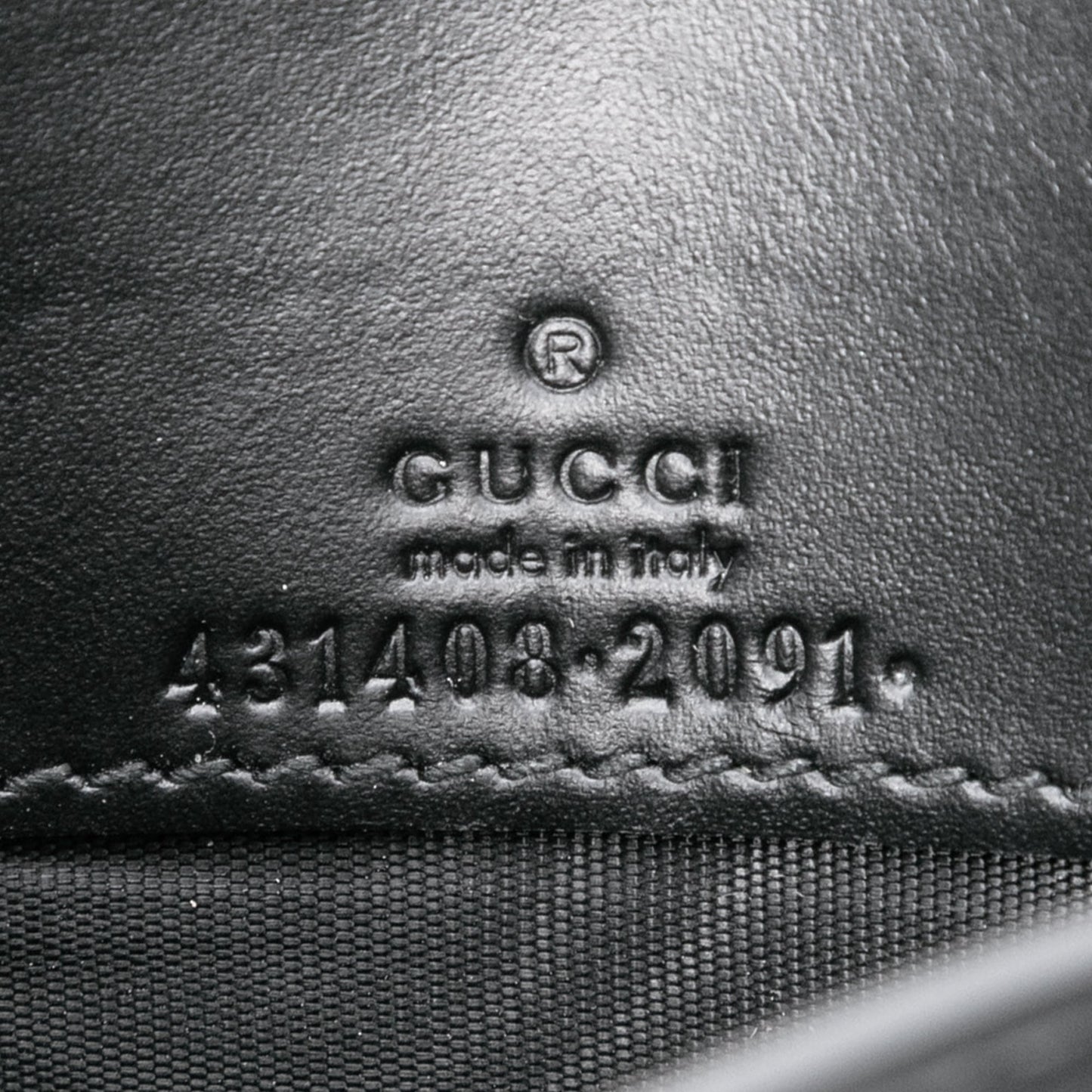 Gucci Mini Guccissima Bow Signature Wallet On Chain