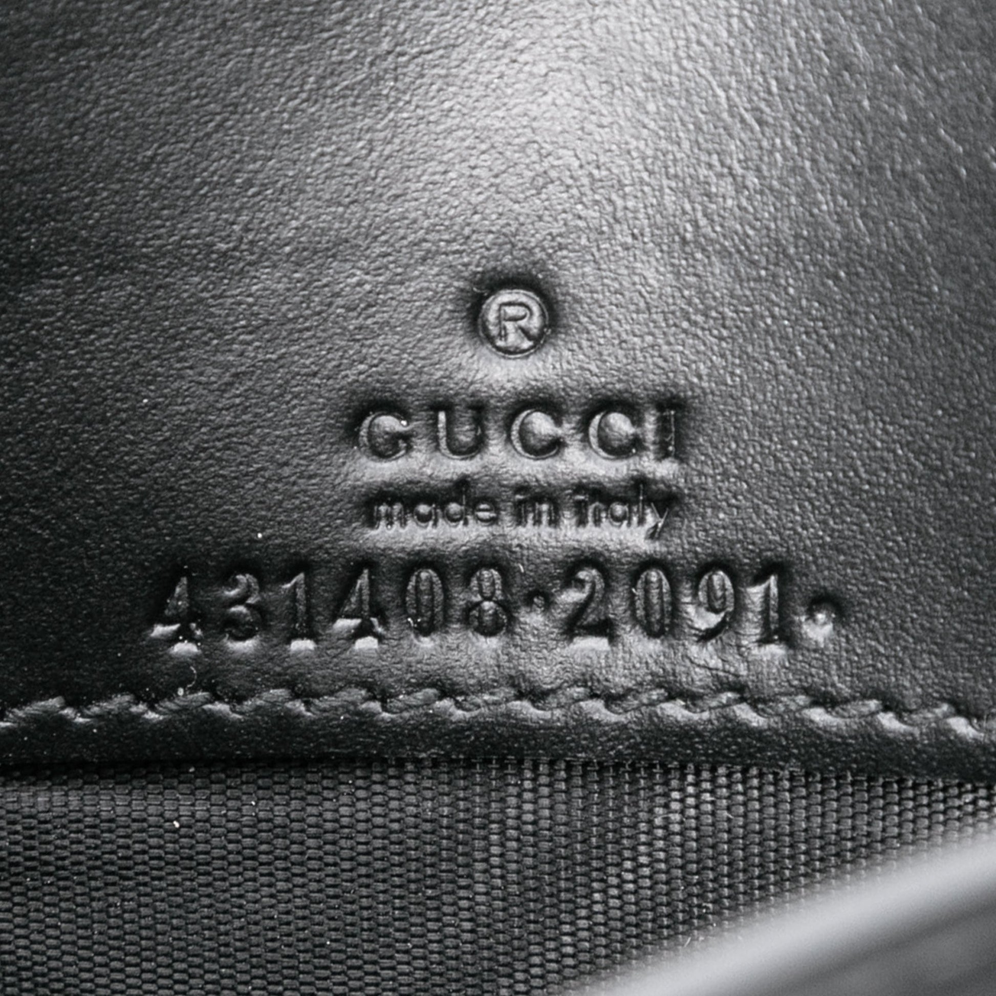 Gucci Mini Guccissima Bow Signature Wallet On Chain