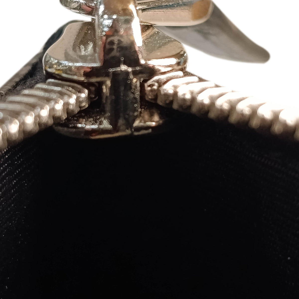 Gucci Microguccissima Clutch — Black