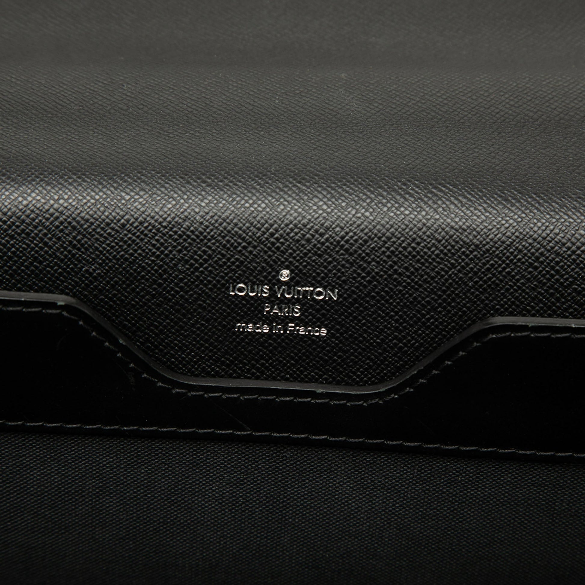 Louis Vuitton Taiga Robusto 1