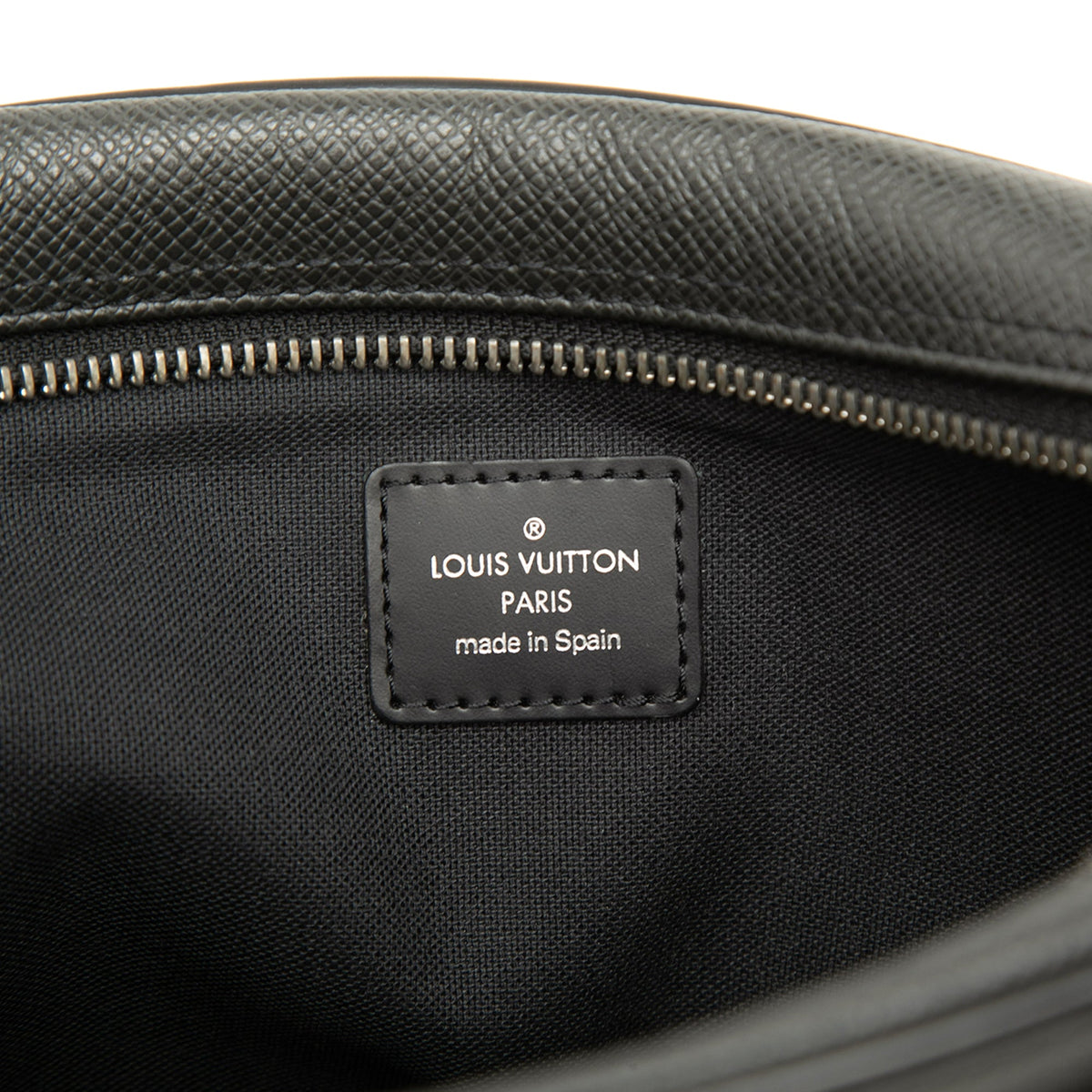Louis Vuitton Taiga Pochette Kaluga