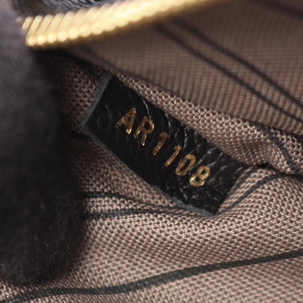 Louis Vuitton Monogram Empreinte Pochette Metis — Black