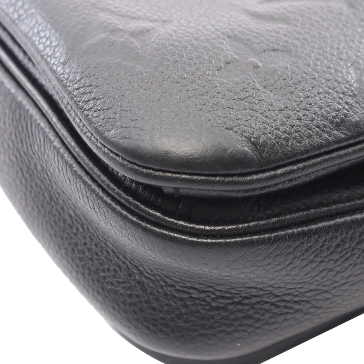 Louis Vuitton Monogram Empreinte Pochette Metis — Black