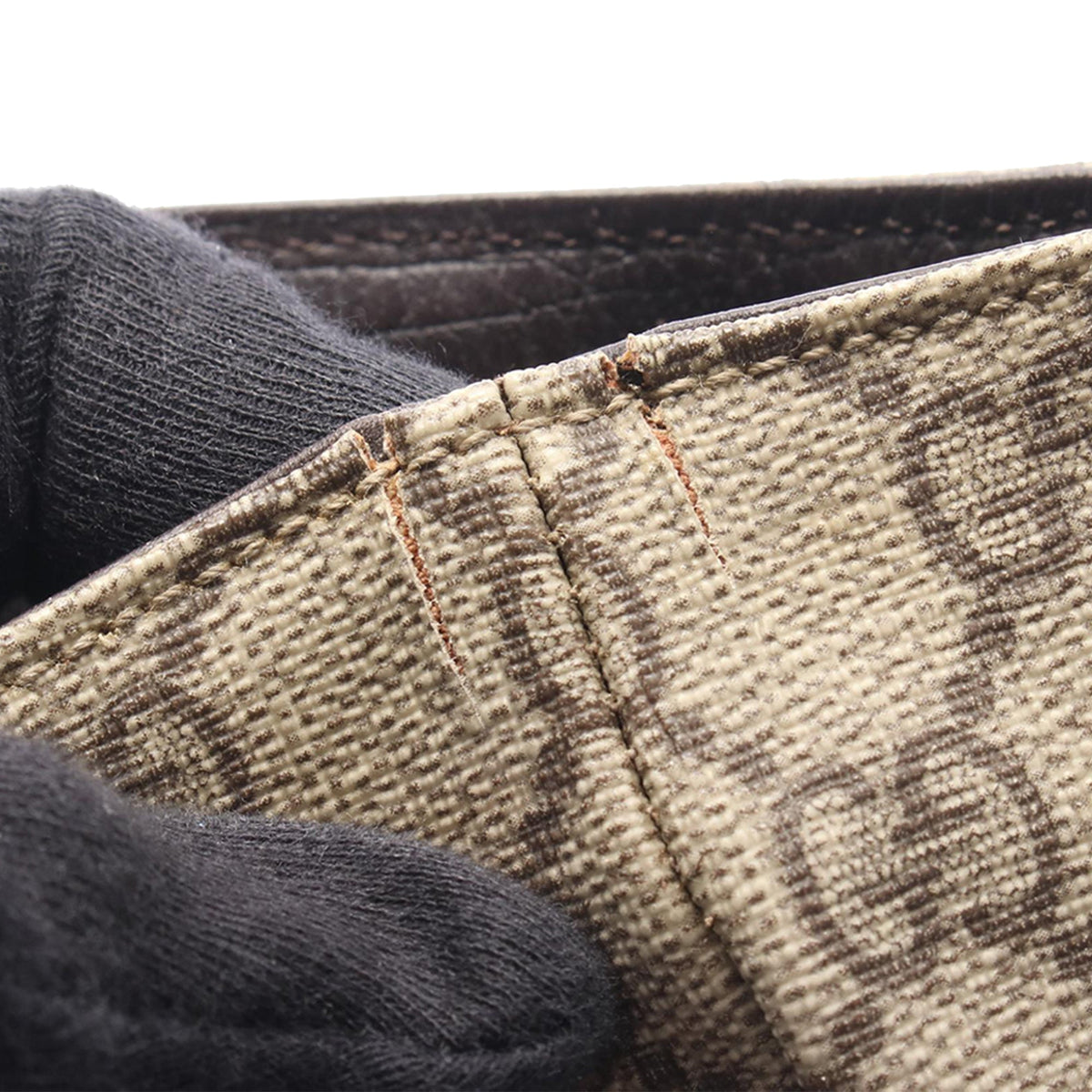 Gucci GG Supreme Tote — Beige