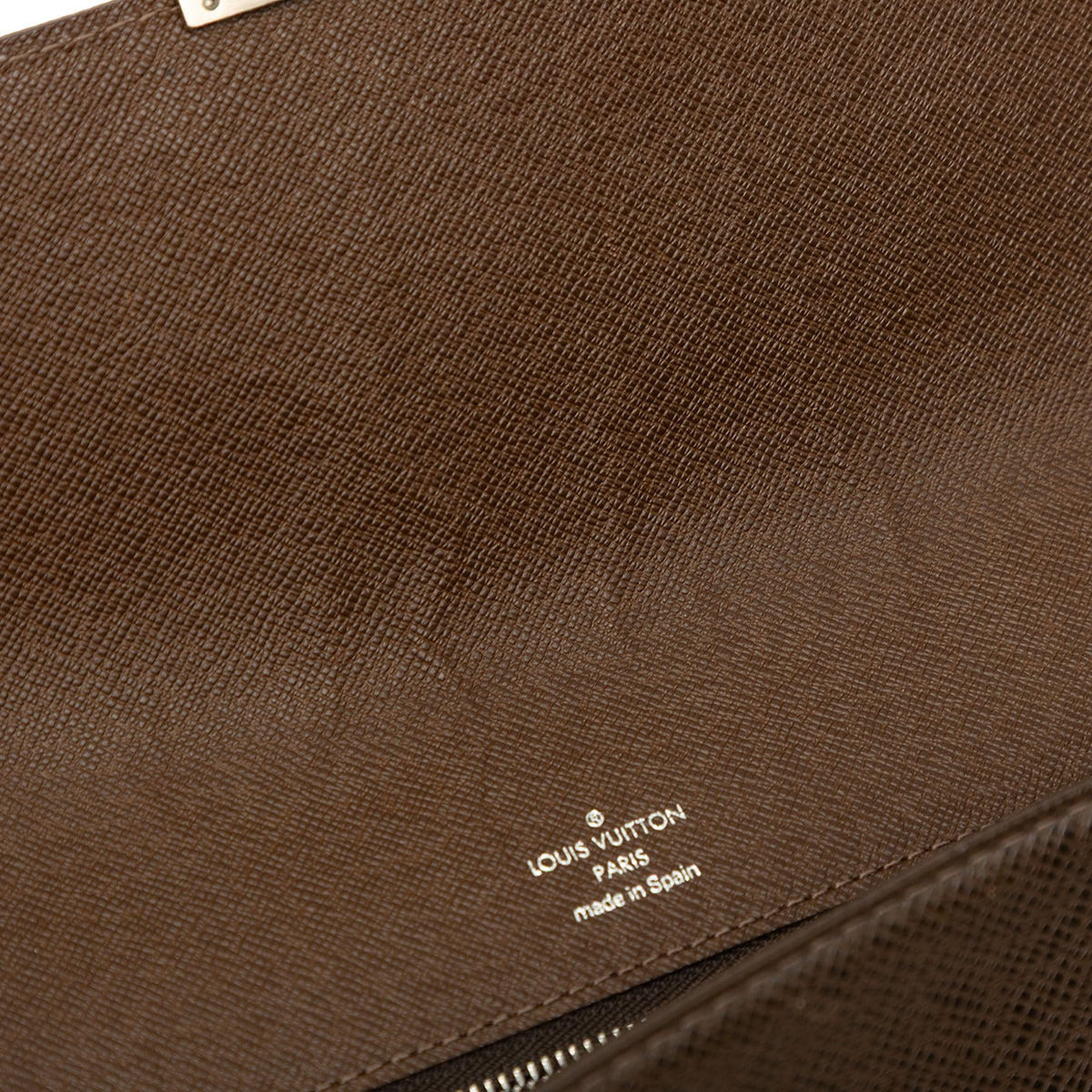 Louis Vuitton Taiga Selenga