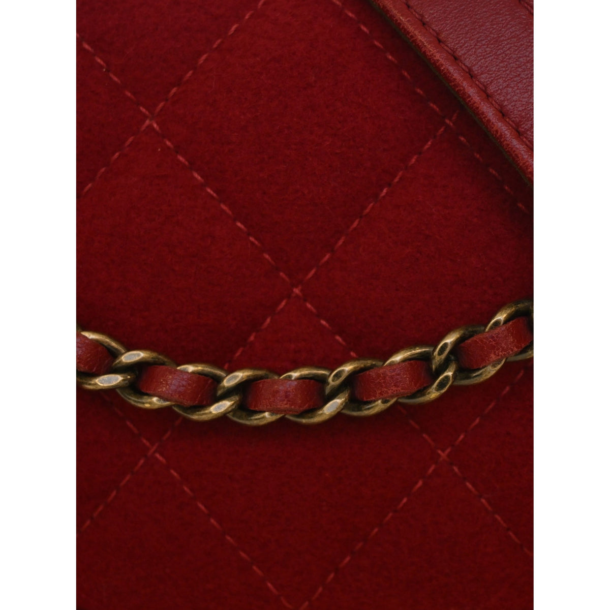 Chanel Medium Quilted Mixed Fibers CC Eyelet Flap — Red