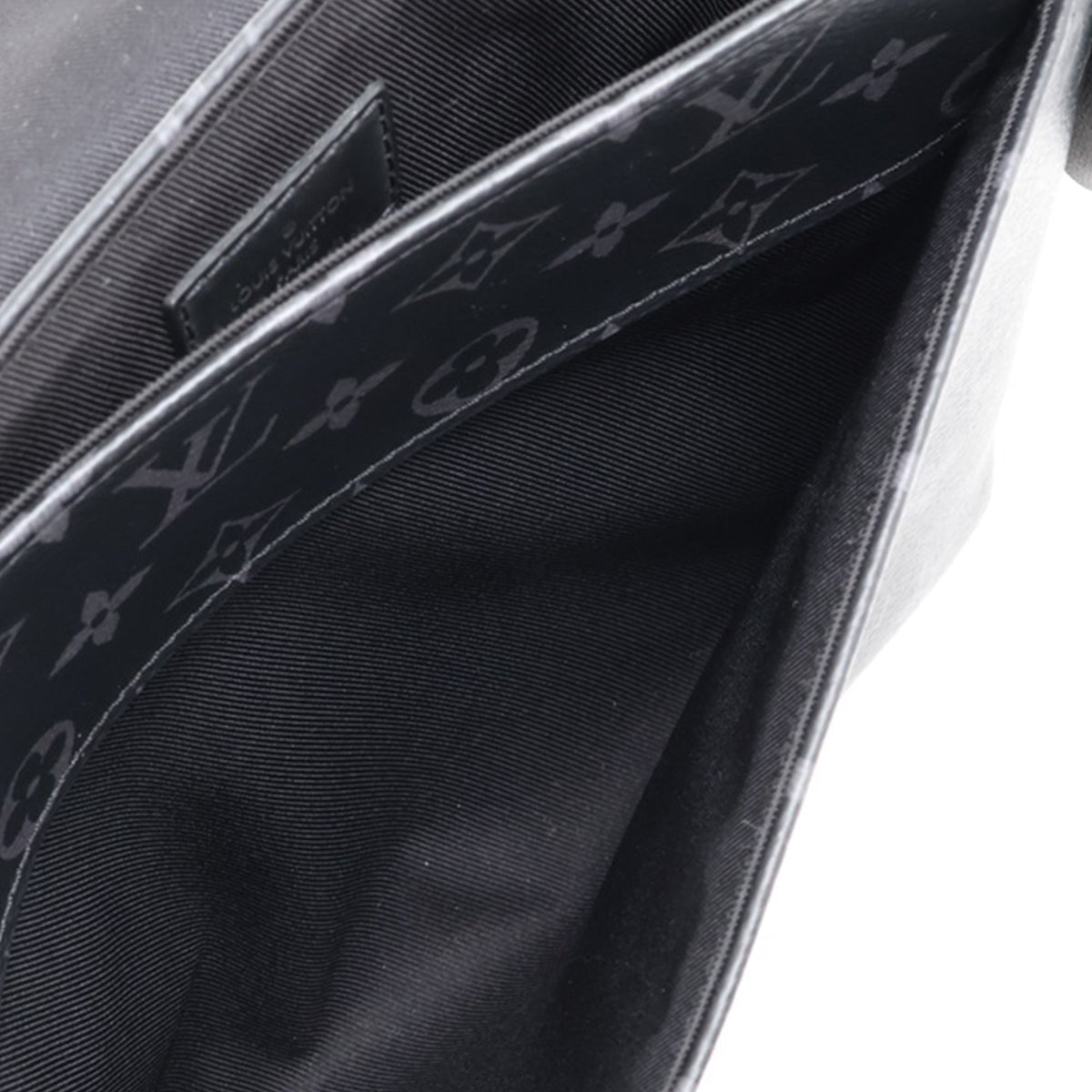 Louis Vuitton Monogram Eclipse District PM — Black