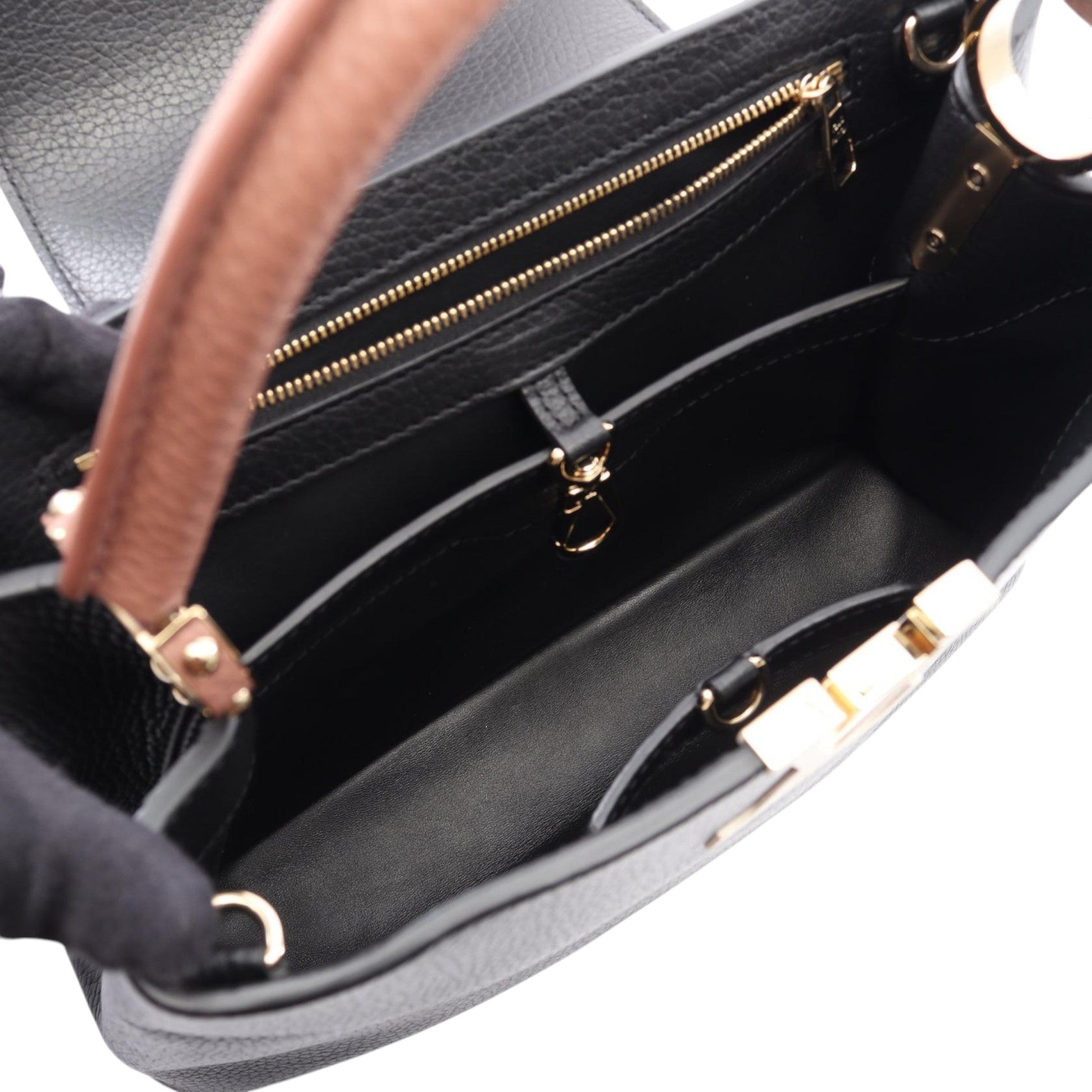 Louis Vuitton Taurillon Capucines MM