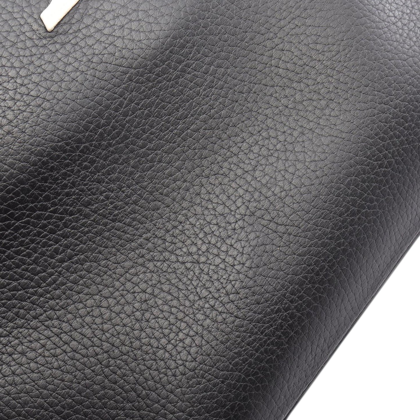 Louis Vuitton Taurillon Capucines MM