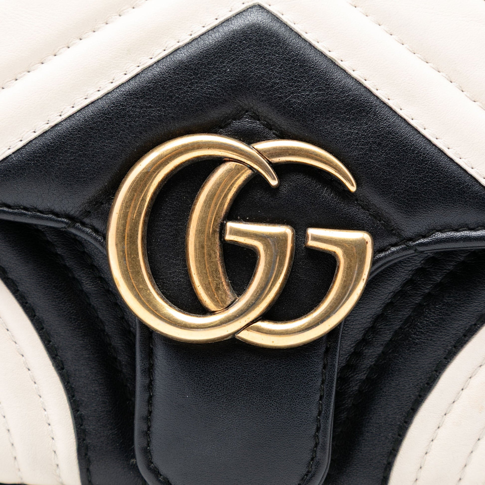 Small GG Marmont Matelasse Leather Shoulder Bag