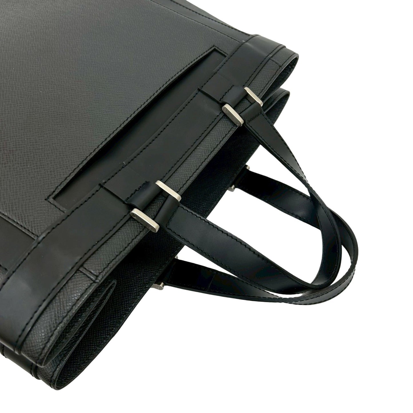 Louis Vuitton Taiga Kasbek PM