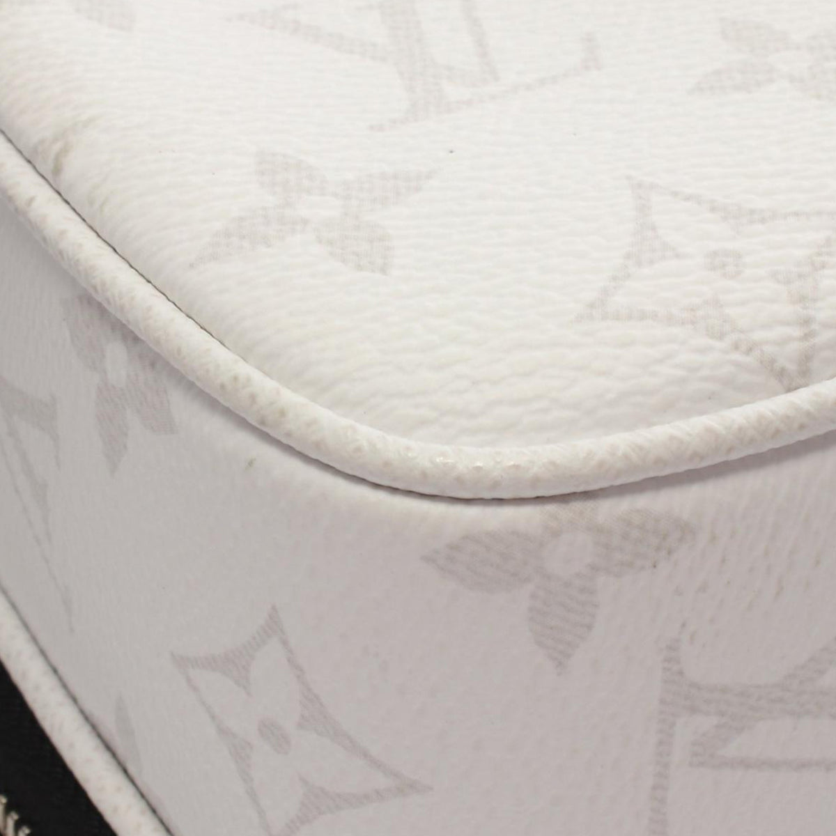 Louis Vuitton Monogram Taigarama Alpha Messenger — White