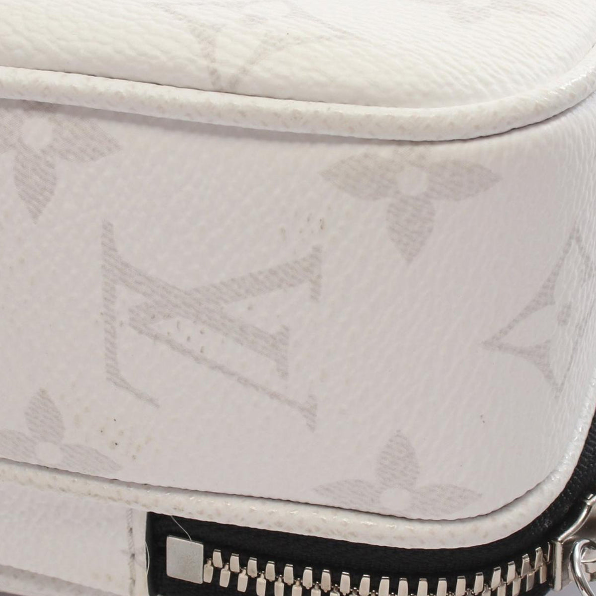Louis Vuitton Monogram Taigarama Alpha Messenger — White
