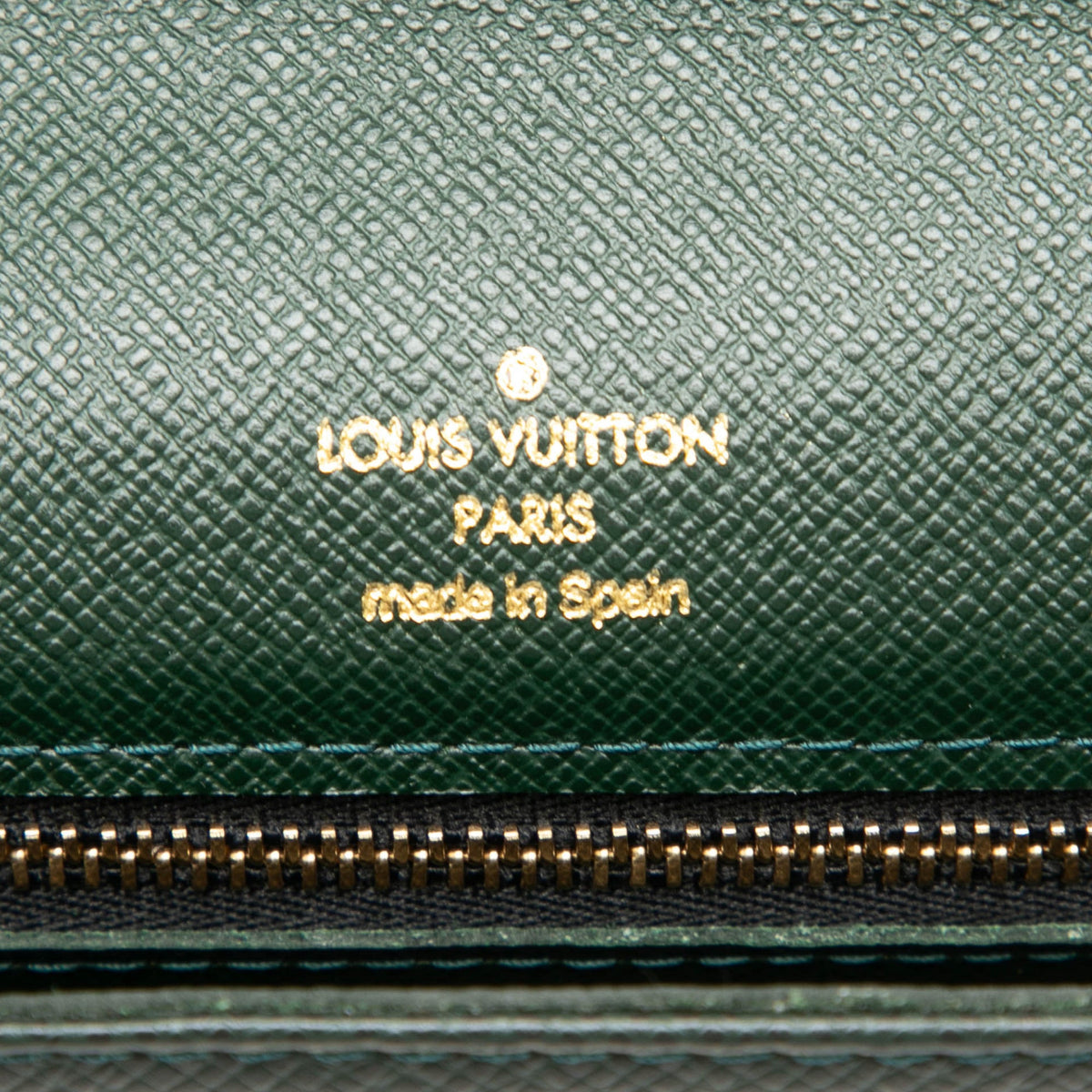 Louis Vuitton Taiga Selenga