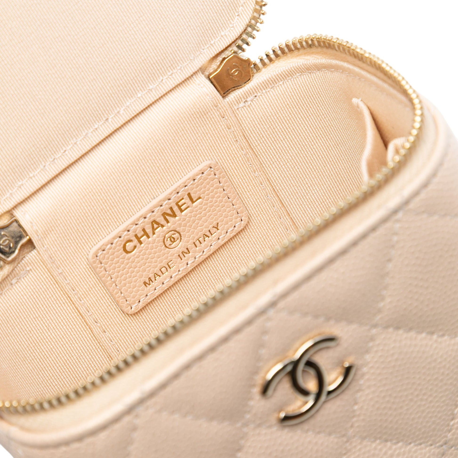 Chanel Mini Quilted Iridescent Caviar Pearl On Top Vanity Case With Chain
