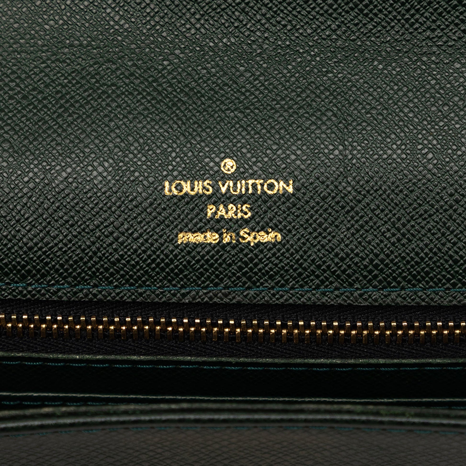 Louis Vuitton Taiga Selenga