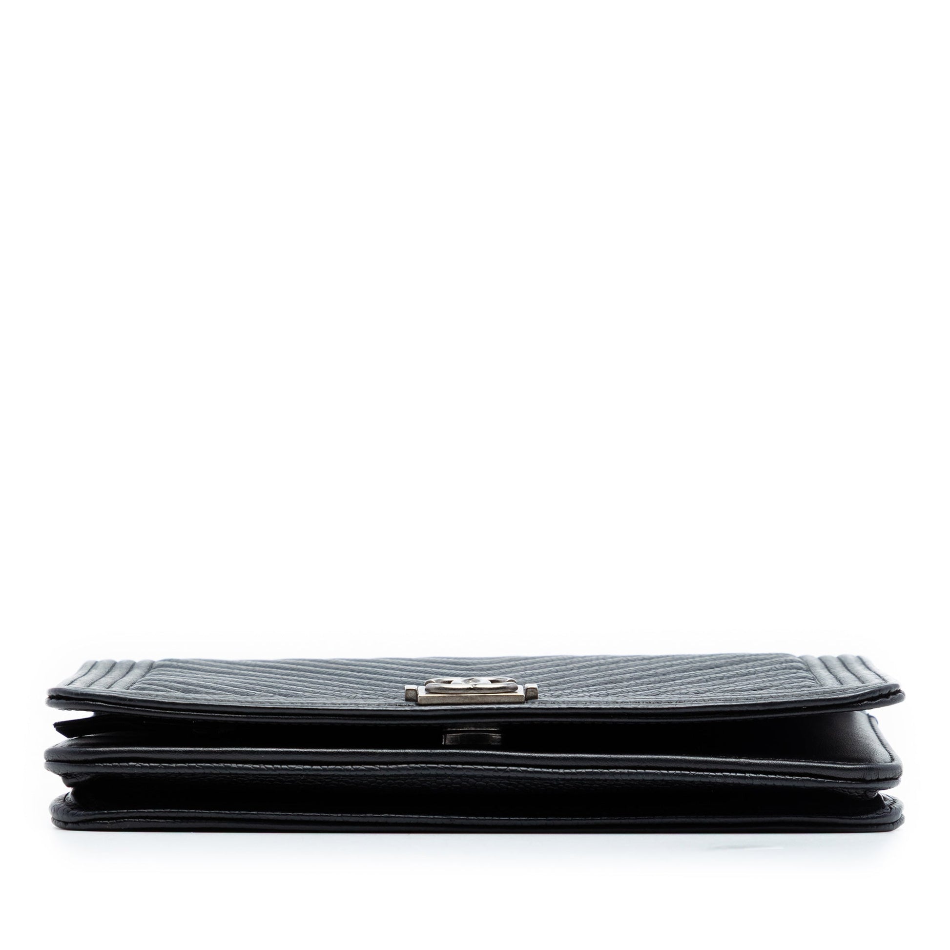 Chevron Caviar Boy Wallet On Chain