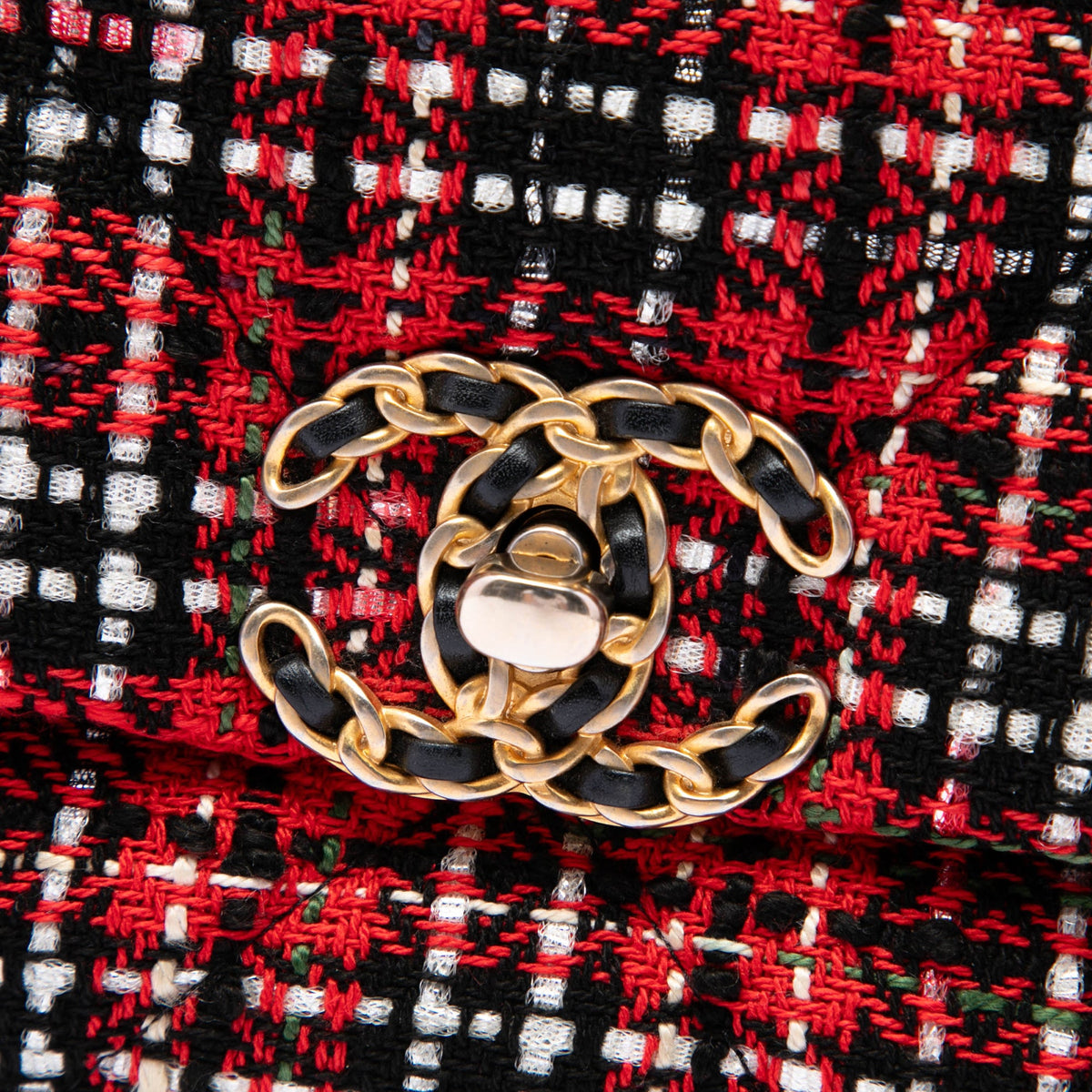 Chanel Medium Tweed 19 Flap — Red