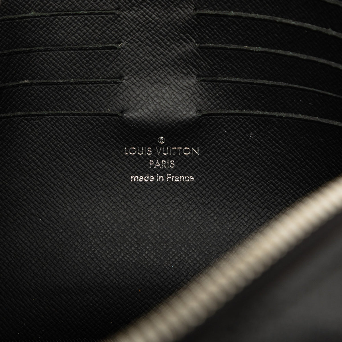Louis Vuitton Taiga Pochette Kasai — Black