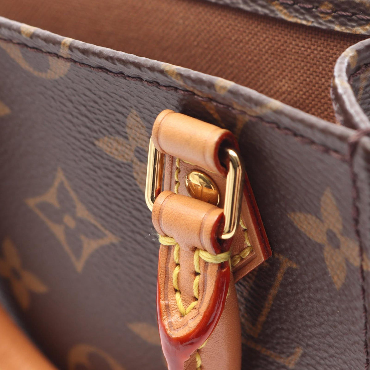 Louis Vuitton Monogram Petit Sac Plat