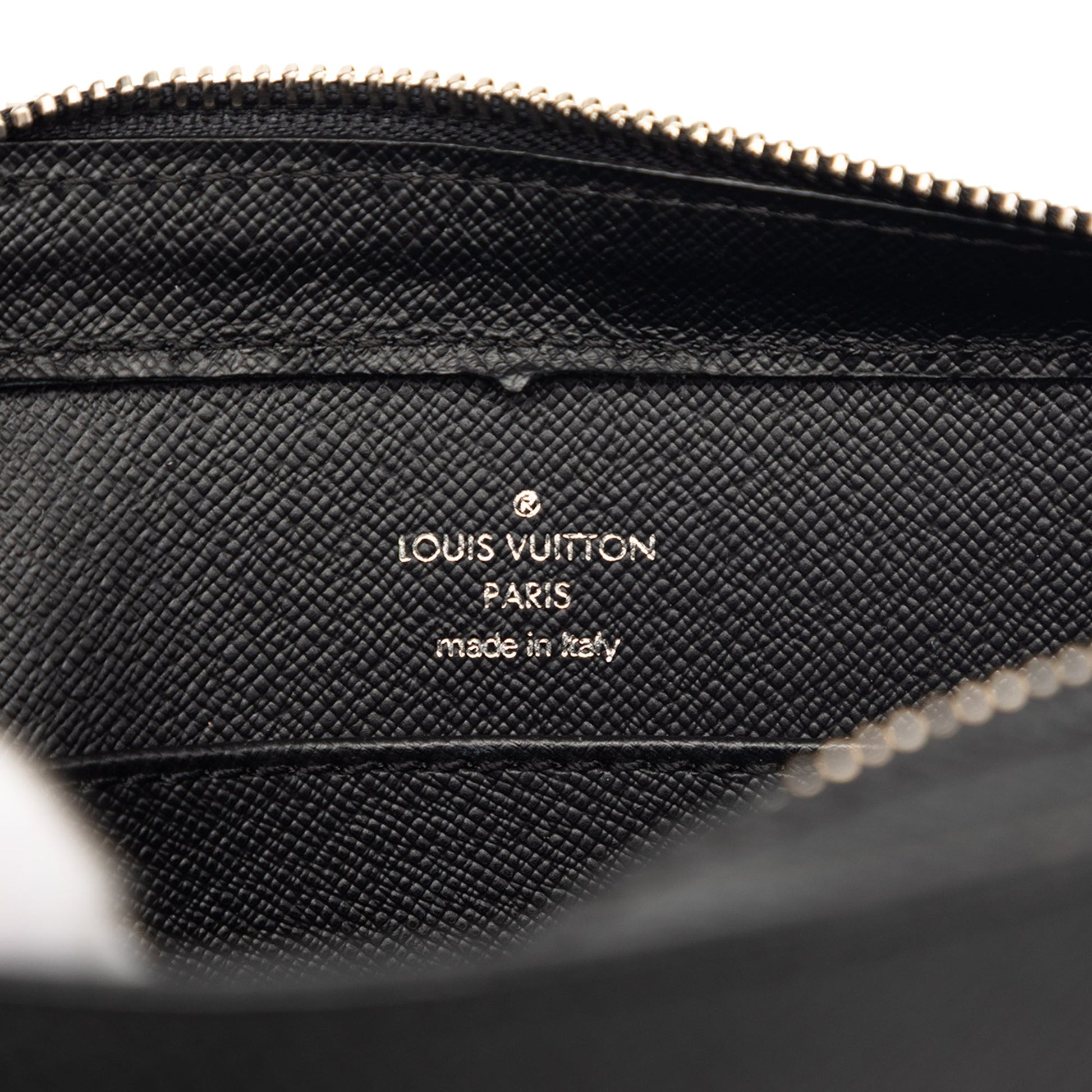 Louis Vuitton Taiga Pochette Baikal