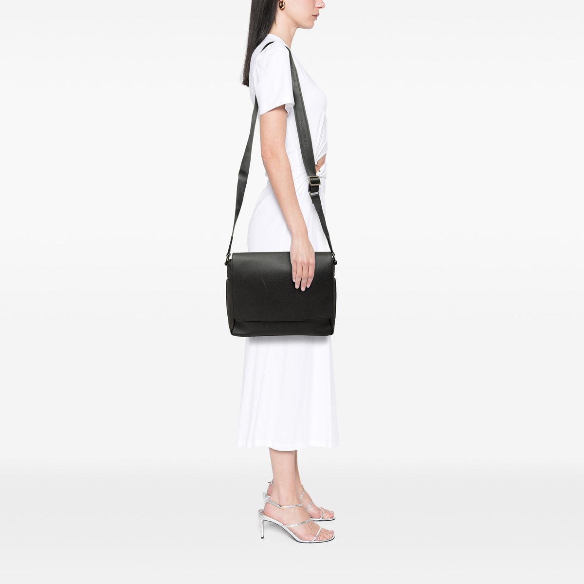 Louis Vuitton Taiga Roman MM