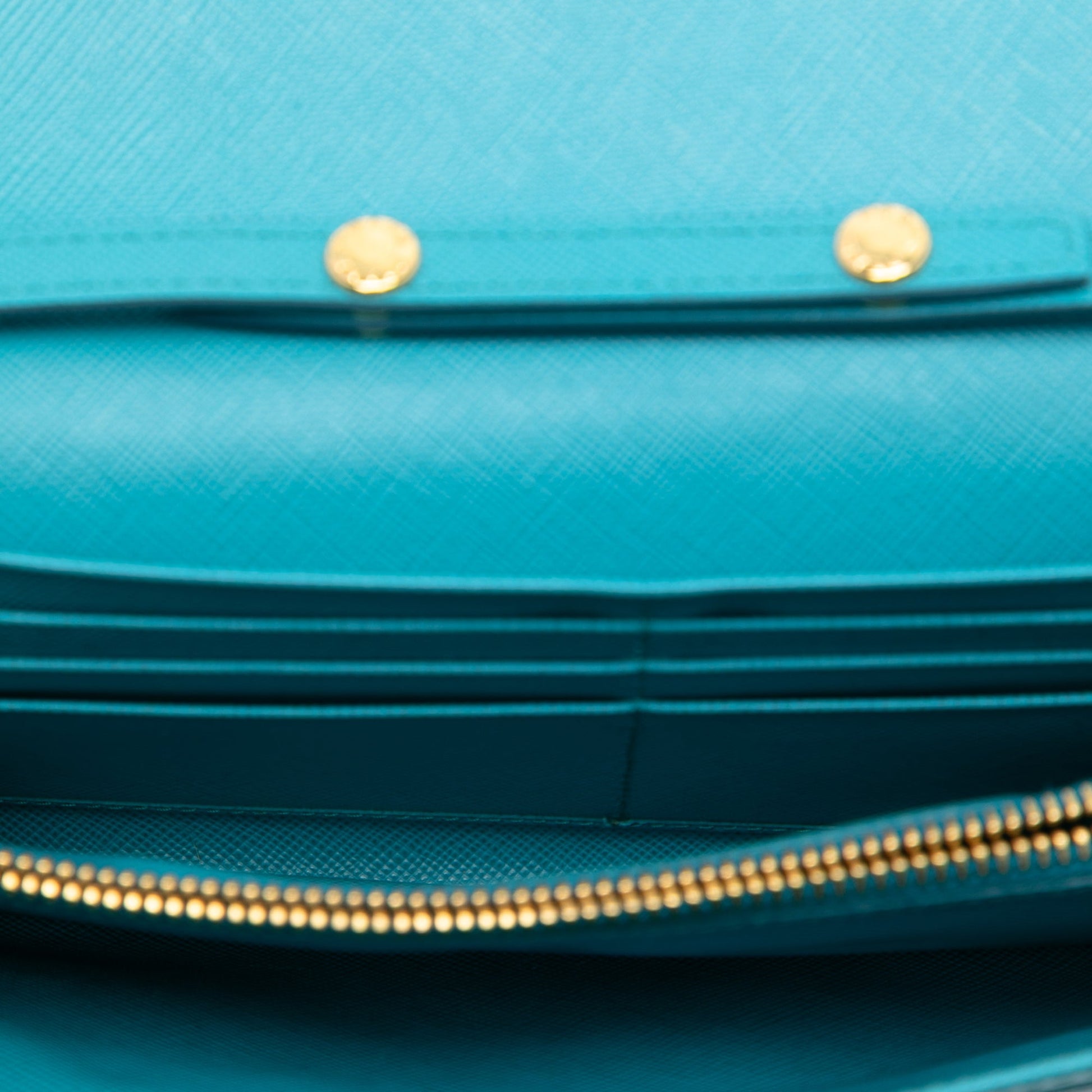 Saffiano Wallet On Chain
