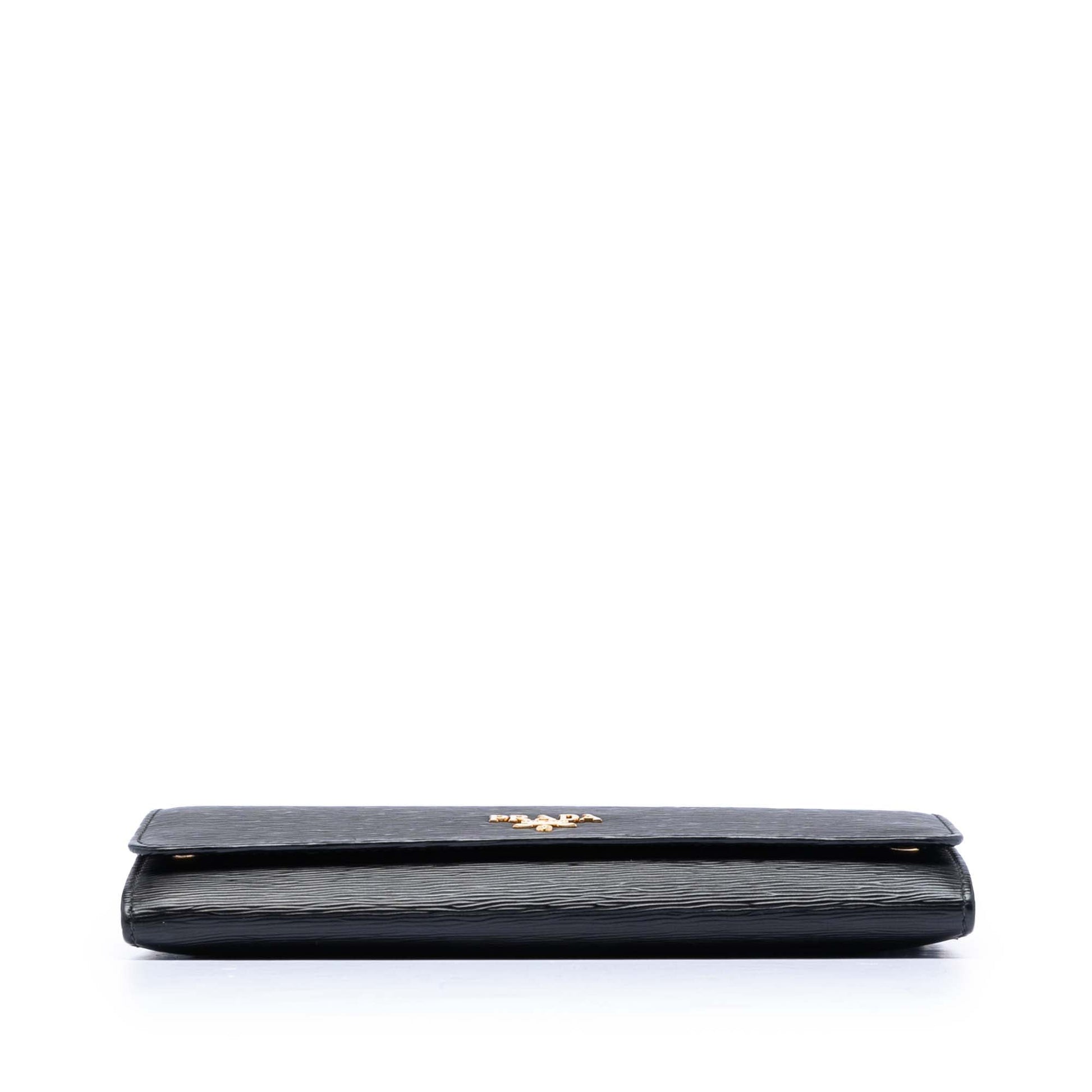 Prada Vitello Move Wallet On Chain