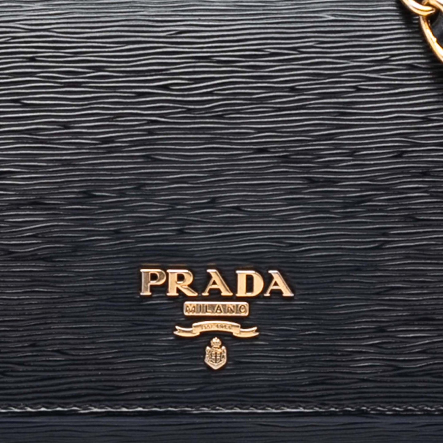 Prada Vitello Move Wallet On Chain