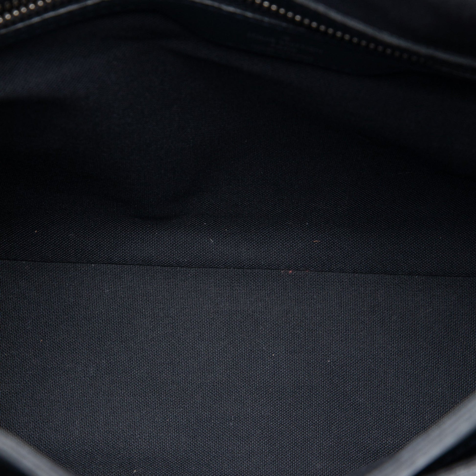 Louis Vuitton Taiga Roman MM