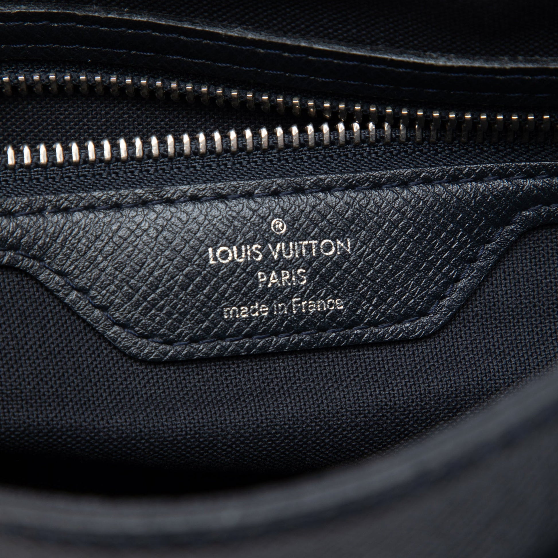 Louis Vuitton Taiga Roman MM