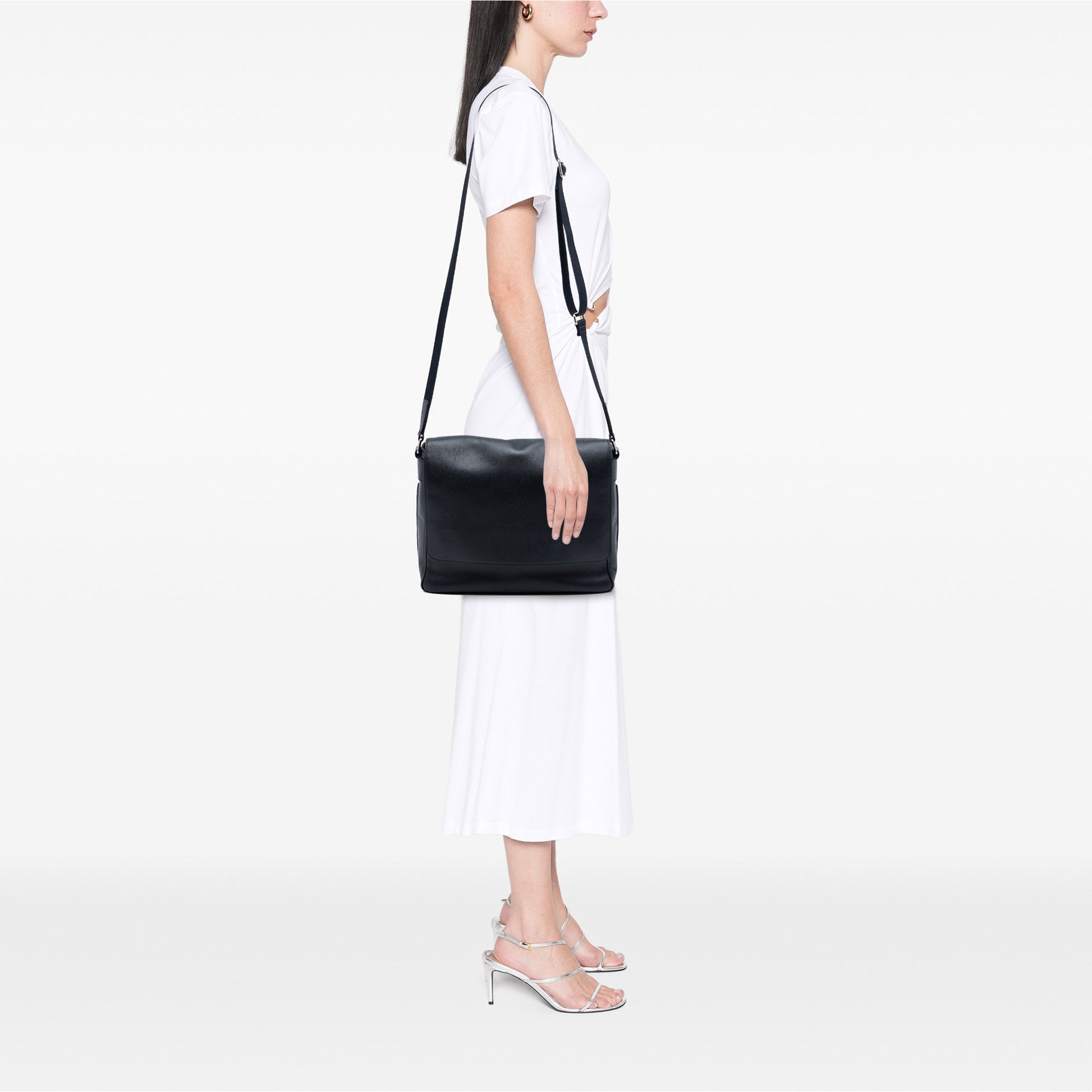 Louis Vuitton Taiga Roman MM
