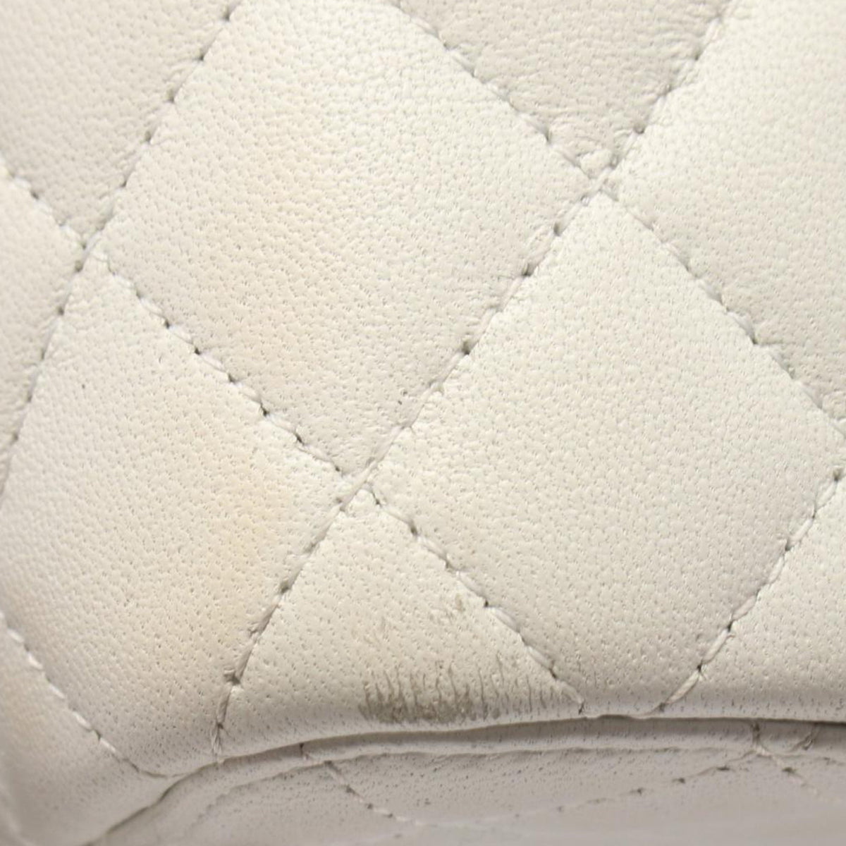 Chanel CC Quilted Lambskin Vanity Case — White