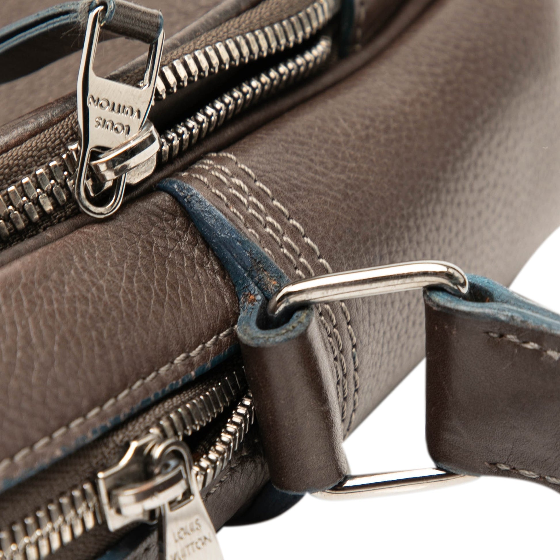 Louis Vuitton Leather Bequia Trotter MM