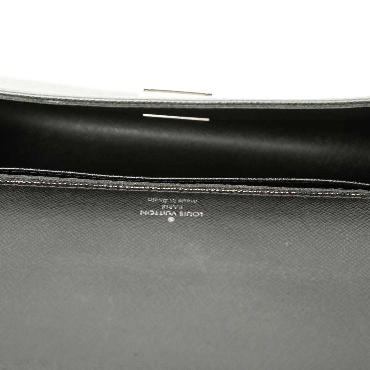 Louis Vuitton Taiga Selenga