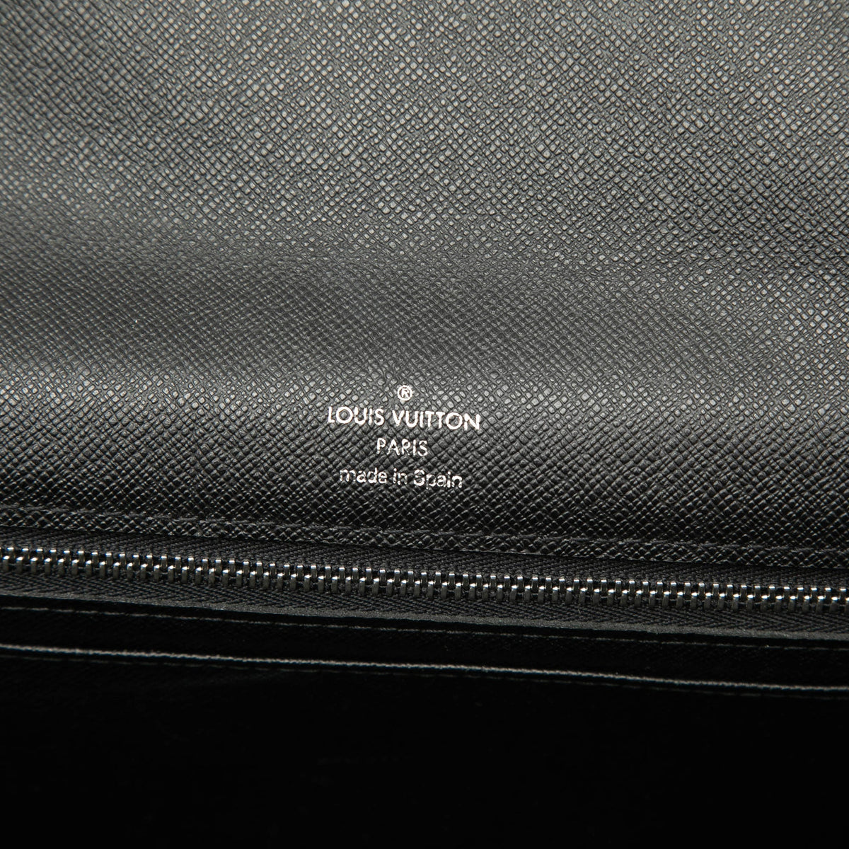 Louis Vuitton Taiga Selenga