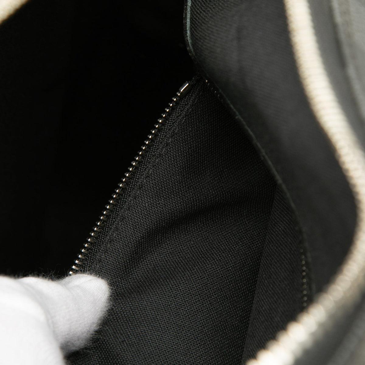 Louis Vuitton Damier Graphite Porte Documents Voyage GM — Black