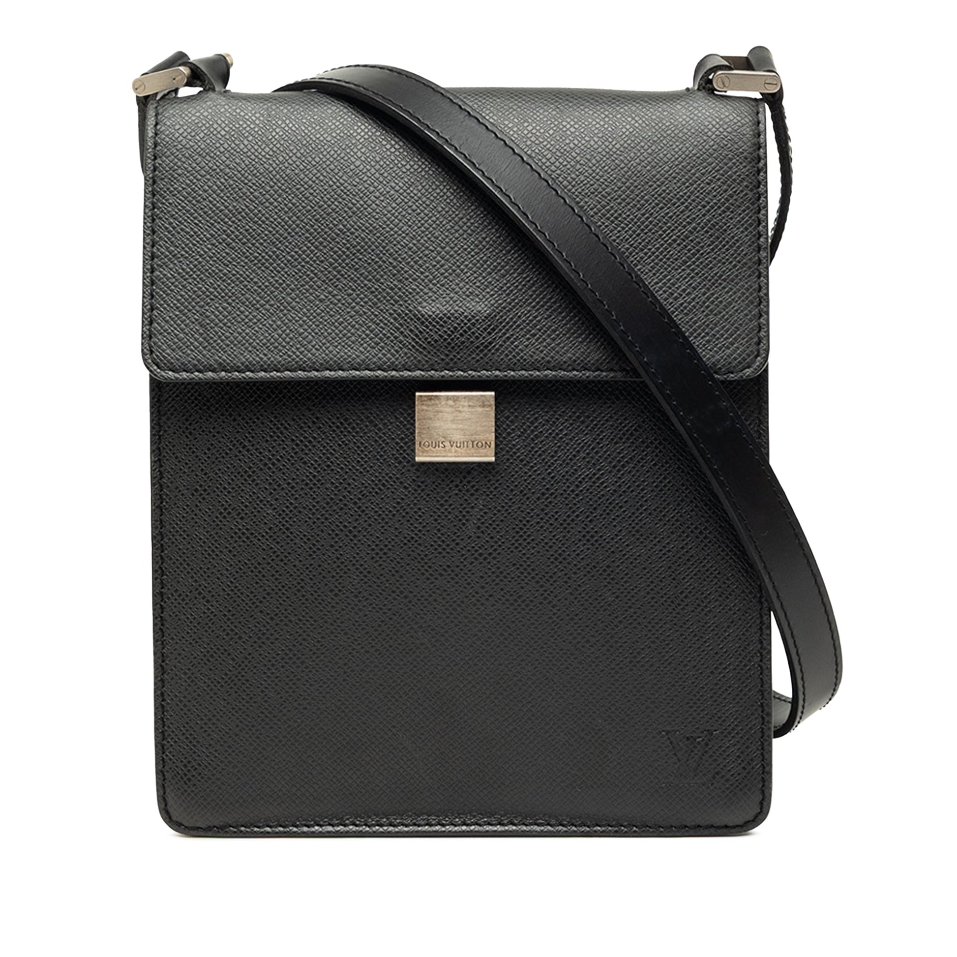 Louis Vuitton Taiga Pochette Kurgan