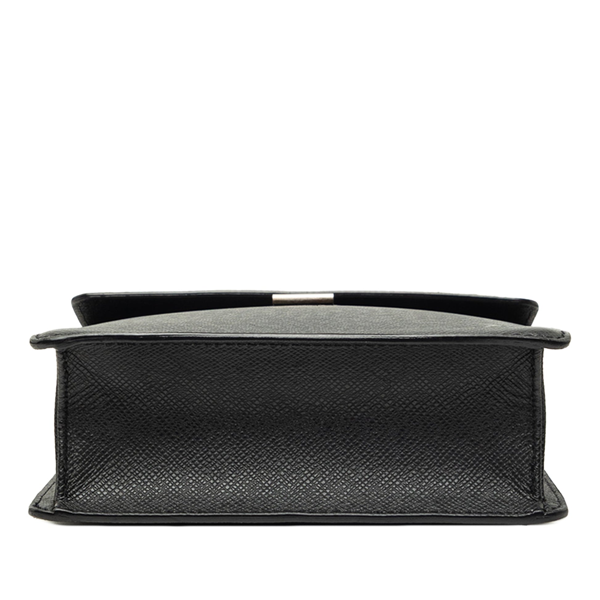Louis Vuitton Taiga Pochette Kurgan