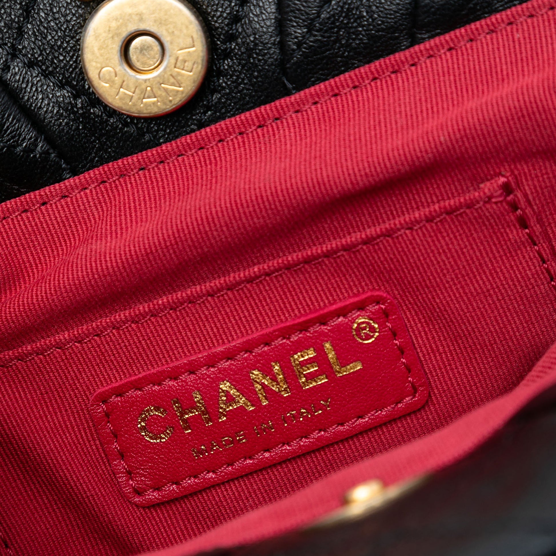 Chanel Quilted Lambskin Pearl Crown Handle Clutch
