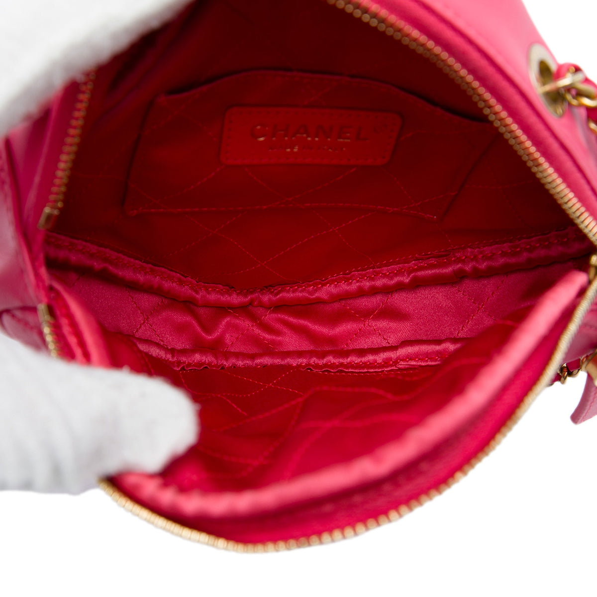 Chanel CC Quilted Lambskin Diamond Clutch with Chain — Pink