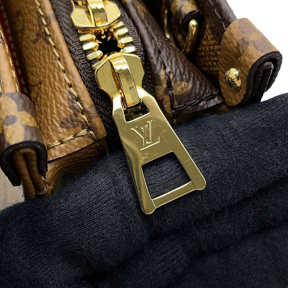 Louis Vuitton Monogram Giant OnTheGo East West