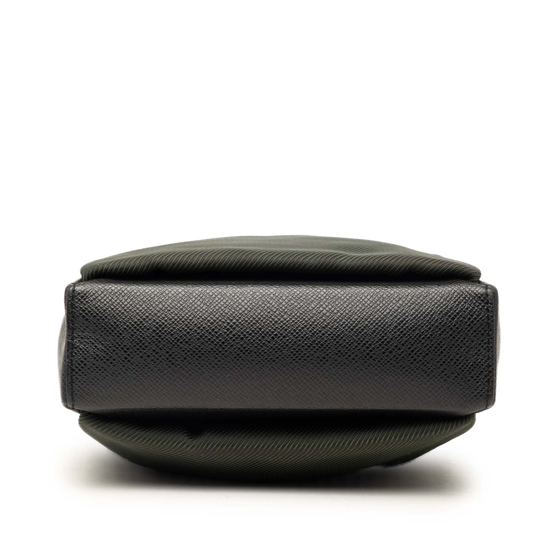 Louis Vuitton Taiga Sayan