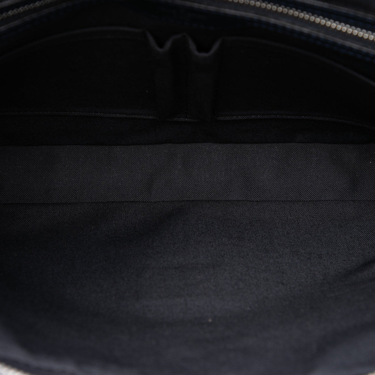 Louis Vuitton Taiga Vassili PM